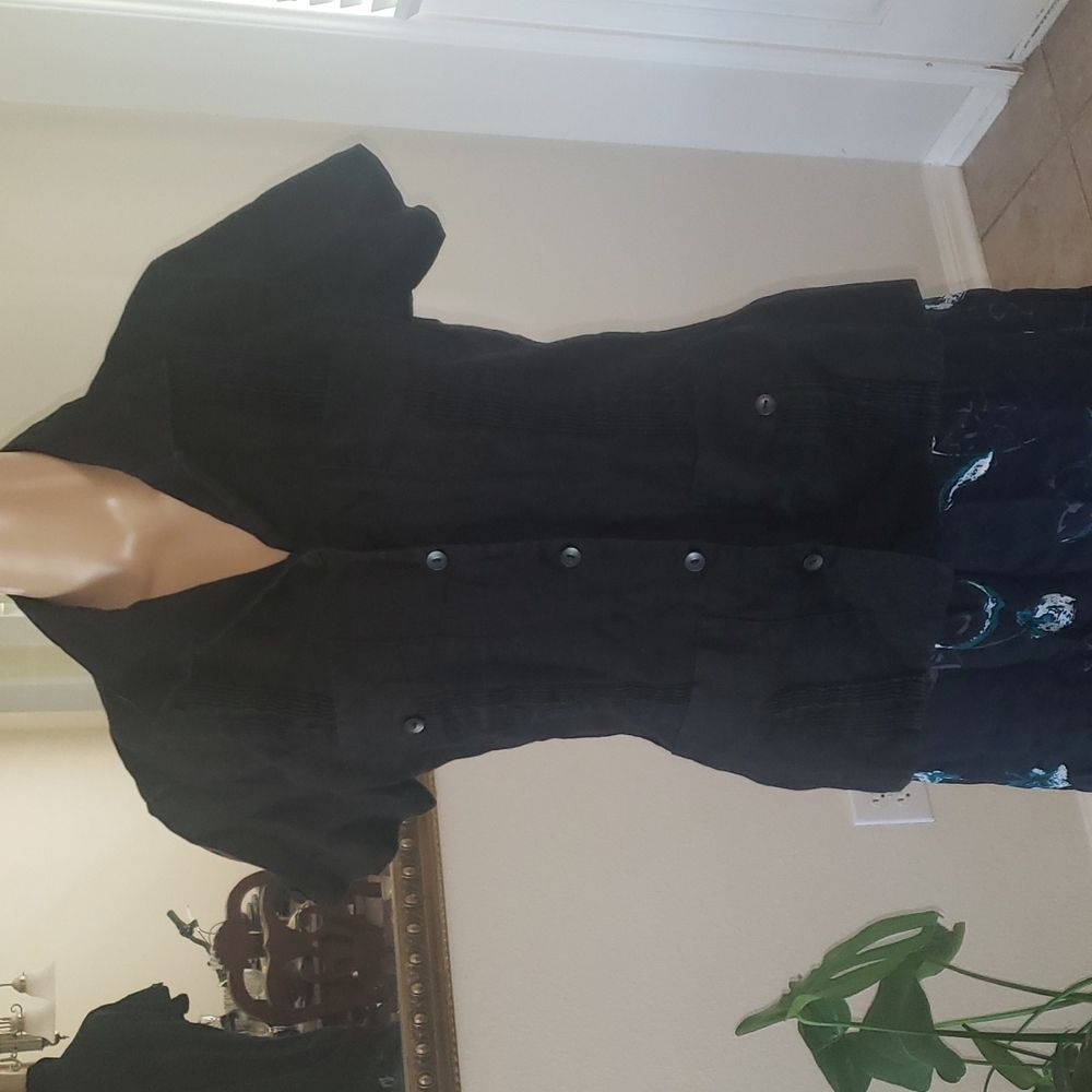 Lucy Pereda 100% linen button up 4 front pockets 2 with buttons